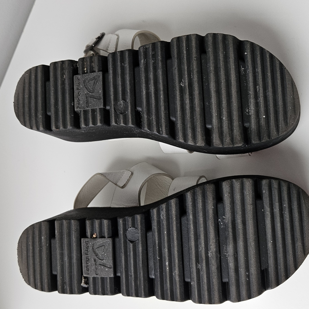 Women's White Platform Sandals - Picture 4 of 7